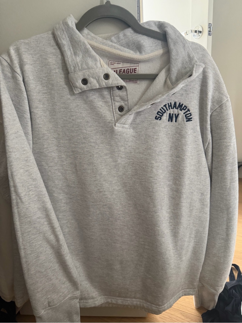 Southampton NY Lightweight Pullover Sweatshirt - Light Gray